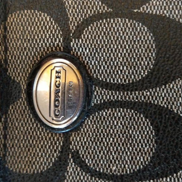 VGUC. Coach signature logo wristlet. - Picture 5 of 8